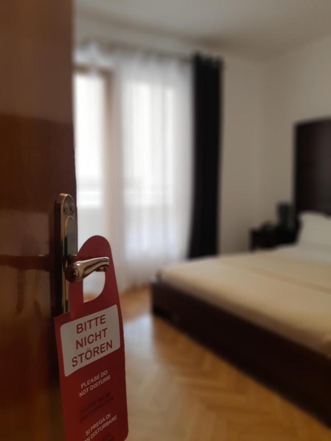 Hotel De Paris ティラナ エクステリア 写真